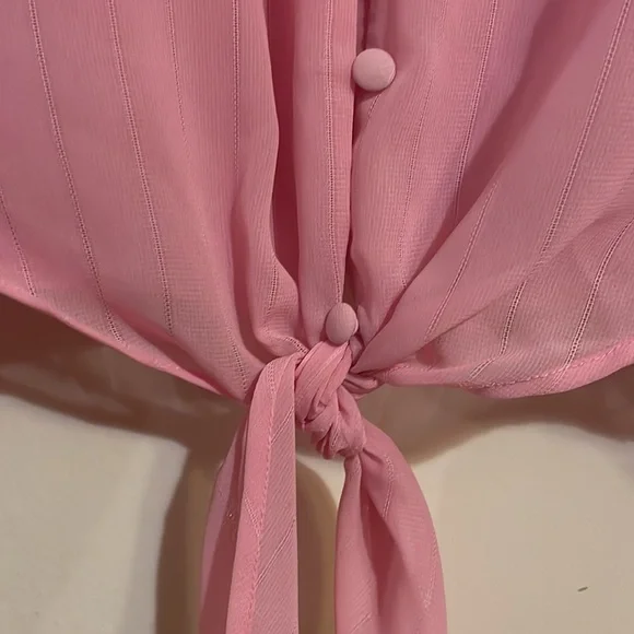 Pink lacy tie front button down blouse with puff sleeve - Picture 4 of 4